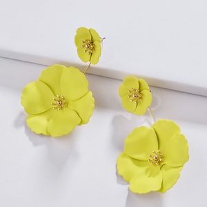 " SUN "  Daisy Floral Petals Drop Earrings